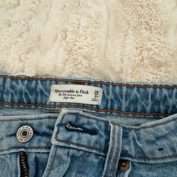 Abercrombie 90s Relaxed Jeans size 6ths - Picture 2 of 2